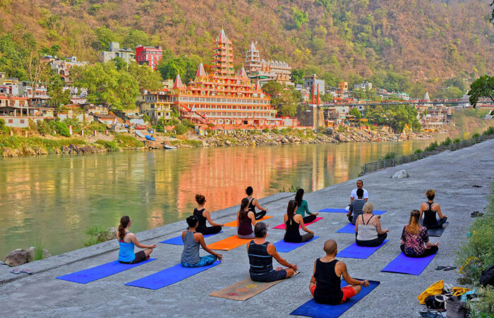 6 Best Places for Yoga in Rishikesh