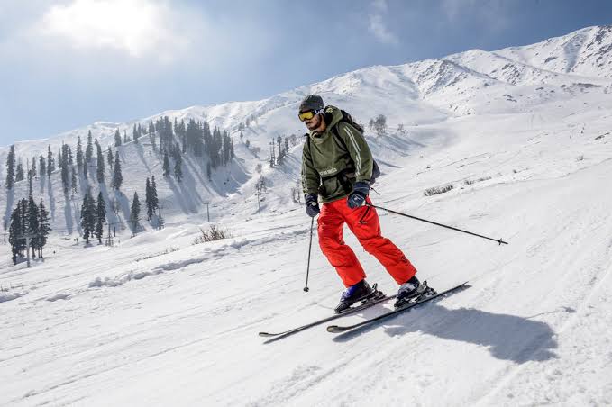 Famous Places for Skiing in Kashmir