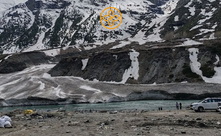 Riverside cafés and trails in Kasol and Tosh village