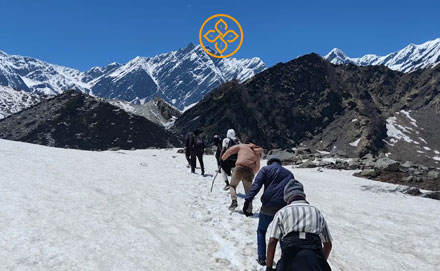 Pilgrims on the Manimahesh Yatra trek to Gaurikund
